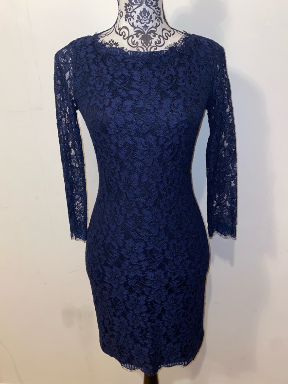 NWT!! Diane Von Furstenberg Zarita Navy Lace 3/4 Sleeve Sheath Dress Size 2 - Picture 2 of 16